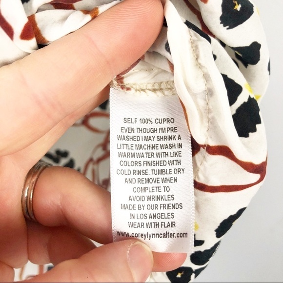 Corey Lynn Calter Tina Side Tie Short Sleeve Leopard Top White Casual Work - Picture 6 of 6